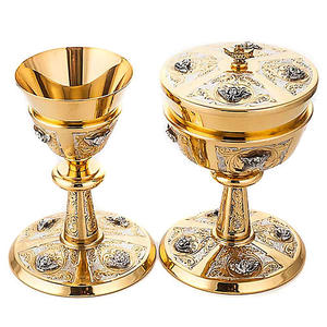 Cáliz y ciborio de latón dorado con racimos de uvas modernas, estilo de alta calidad, artículos religiosos como regalo. - Product Image 3