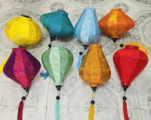 Linternas de Seda Brocada Hechas a Mano, Artesanía Vietnamita Auténtica para Fiestas Temáticas Orientales y Decoración del Hogar - Product Image 2