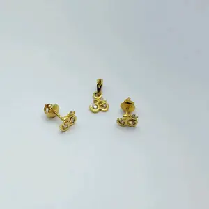 Pendentif Om en or jaune avec boucles d'oreilles assorties à accents de diamants, ensemble de bijoux religieux pour femmes et filles - Product Image 1