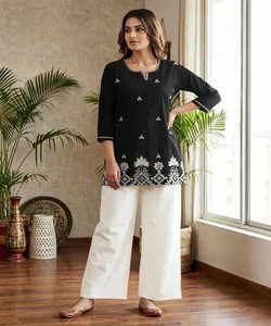 Kurta vintage en rayonne noire pour femme, séchage rapide, broderie blanche, coupe régulière, tenue décontractée, style Inde-Pakistan, pantalon longueur midi 86396 - Product Image 1