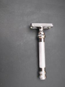 Maquinilla de Afeitar de Seguridad Profesional MACLURA SURGICAL de Acero Inoxidable para un Afeitado Preciso y Suave en Rostro, Cuerpo y Zona del Bikini - Product Image 2