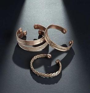 Bracelet en cuivre massif au design unique, réglable, fait à la main, accessoire de bijoux, tendance de la mode unisexe - Product Image 2