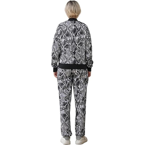 ชุดวอร์มคอปกสำหรับผู้หญิง ผ้าโพลีเอสเตอร์ผสมคอตตอน แบบสองในหนึ่ง คอเสื้อถอดได้ แจ็คเก็ตคอตั้งพร้อมฮู้ด ชุดเสื้อและกางเกง - Product Image 4