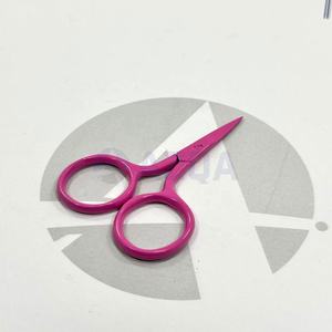 Ciseaux à broder miniatures en acier inoxydable, couleur magenta intense, pointe fine et aiguisée, coupe-fil, outil de couture et de loisirs créatifs - Product Image 3