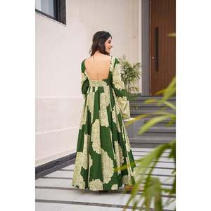 Vestido de Fiesta de Diseñador Talla XS con Hermoso Estampado Digital - Product Image 4