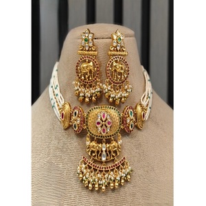 Ensemble collier et boucles d'oreilles en moissanite plaqué or, qualité supérieure, style antique, pour collection de mariage. - Product Image 1