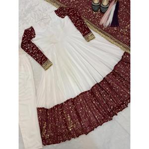 Robe Anarkali Maxi de créateur, style élégant, tenue ethnique longue, parfaite pour les fêtes, les mariages, les festivals et les célébrations - Product Image 6