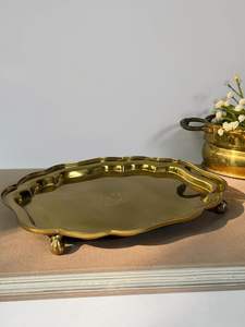 Plateau de service en laiton de grande taille avec bordure décorative pour le service de buffet, la présentation en restauration et la mise en scène de grandes célébrations - Product Image 2