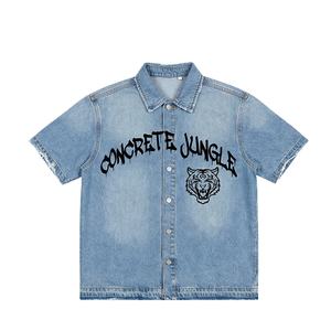 Ensemble jean homme deux pièces personnalisé par le fabricant, chemises à manches courtes boutonnées et shorts en jean de haute qualité, style streetwear. - Product Image 4