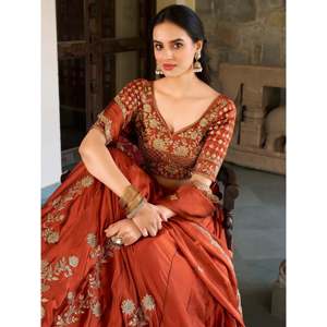 Lehenga Choli de Seda con Bordado de Hilo Naranja para Boda - Product Image 3