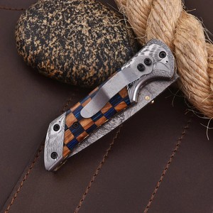 Cuchillo plegable de cobre damasco forjado a mano con mango de madera, clip de bolsillo y funda de cuero, cuchillo de caza EDC personalizado CuMai. - Product Image 5