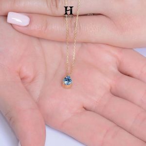 Elegante colgante de piedra azul con corte de pera en oro macizo – Joyería fina - Product Image 2