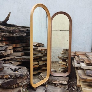 Miroir sur pied en bois au design esthétique en forme d'arche, idéal pour un style de maison épuré, vente en gros depuis l'Inde - Product Image 4