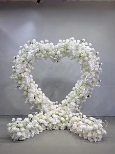 Fondo de Lujo para Propuesta de Matrimonio |   Arco de rosas en forma de corazón con letrero 'Cásate Conmigo' - Product Image 6