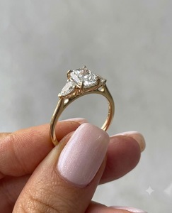 Anillo de Compromiso de Tres Piedras con Diamante Cultivado en Laboratorio de Corte Radiante para Mujer, Oro Rosa, Estilo Clásico, Regalo de Aniversario de Bodas IGI - Product Image 1