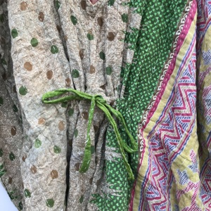 Robe Kaftan en Coton Fait Main pour Femme, Style Kantha Indien, Ample et Bohème, Parfaite comme Cache-Maillot de Plage, Maxi Caftan, Vente en Gros - Product Image 4
