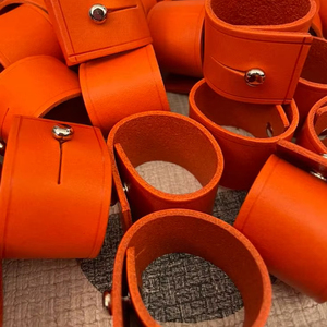Anillos de servilleta de cuero al por mayor, accesorios para mesas de comedor para bodas, eventos y restaurantes. - Product Image 1