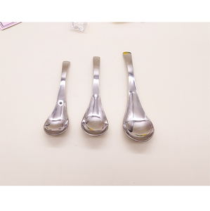 Cuillère à soupe artisanale en acier inoxydable, dernier design, couleur argentée, manche court, pour restaurant, cuisine, hôtel, cuillère de table - Product Image 1