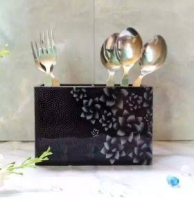 Repose-cuillère artisanal en MDF émaillé ILAHI, décor de cuisine, Uttar Pradesh, lavage à la main uniquement, ne convient pas au micro-ondes, ne convient pas au four - Product Image 3