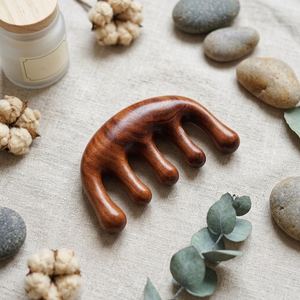 Peigne de massage en bois de santal naturel, 2 cm d'épaisseur, outil multi-usage Gua Sha et acupression pour le cuir chevelu et le cou - Product Image 6