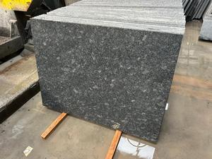 Dalles de granit gris acier naturel élégantes, solides, durables, modernes, polies, 30 mm, pour sol extérieur, usage villa, grandes dalles, écologiques, traditionnelles - Product Image 3