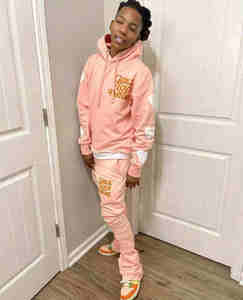 Ensemble de survêtement deux pièces en coton 400 g/m² avec logo personnalisé, comprenant un sweat à capuche court zippé orné de strass et un pantalon de jogging ample - Product Image 5