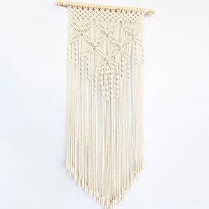 Décoration murale en macramé faite à la main 40x80cm, style bohème, forme triangulaire, coton, motif géométrique abstrait - Product Image 6