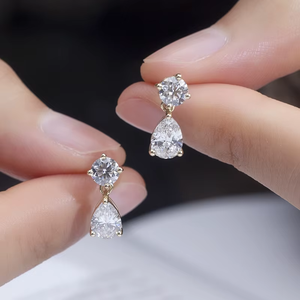 ต่างหูเพชรทรงลูกแพร์ทองคำแท้ 18K สำหรับผู้หญิง สีขาว G คัลเลอร์ สำหรับใส่ทุกวัน สไตล์คลาสสิก - Product Image 5
