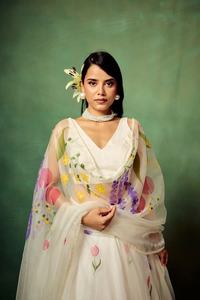 Lehenga choli ผ้าไหมแบบพรีเมี่ยมลายดอกไม้สวยงามที่คลุมภายในด้วยผ้าใบแคนแคนแคนนอนหนักและความมีระดับ4 MTR สำหรับงานปาร์ตี้ - Product Image 5