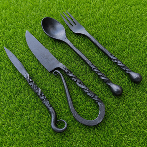 Ensemble de couverts vikings médiévaux nordiques en acier inoxydable, fabriqués à la main, pour événements historiques et cuisines rustiques - Product Image 1