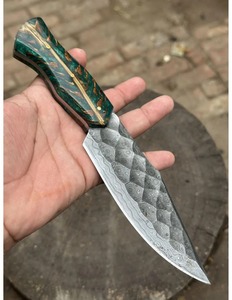 Couteau de chasse artisanal en acier Damas avec manche en résine, étui en cuir, personnalisable OEM/ODM, lame de qualité industrielle à pointe tombante - Product Image 5