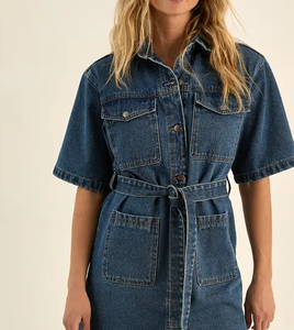 Robe en jean sans manches boutonnée sur le devant pour femme, style décontracté, logo personnalisé, marque privée, fabricant de vêtements en gros, style tendance - Product Image 3