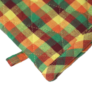100% Cotton <b>Simple</b> and Beautiful checkered Oven Mitt for Kitchen and Oven Use Oven Mitt Manufacturer in India. - Product Image 6