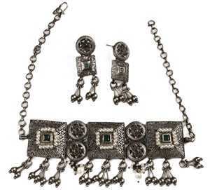 Conjunto de Collar Gargantilla Vintage de Plata Oxidada de Dos Tonos |   Joyería Étnica Tribal India de Piedra Verde |   Regalo de Boda Estilo Boho - Product Image 1