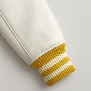 Chaqueta Varsity de Invierno Ecológica y Transpirable con Cuello Alto y Logotipo Frontal Bordado Personalizado, Tejido de Poliéster y Exterior de Nailon - Product Image 4