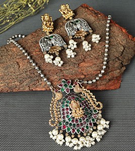 Conjunto de Joyería Nupcial Bohemia de Ónix Bicolor con Colgante de Diosa, Collar y Pendientes para Regalo de Boda, Aniversario y Compromiso - Product Image 3
