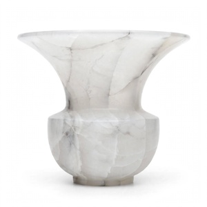 Jarrón de jaspe breccia blanco lechoso con patrón de tierra en color carmesí intenso, de piedra natural, decorativo, tipo calice, pieza central. - Product Image 1