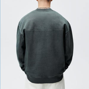 Sweat-shirt personnalisé pour homme, col rond, imprimé DTG, effet vintage délavé et usé, fabriqué par le producteur - Product Image 5