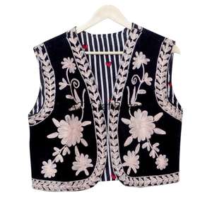 เสื้อแจ็คเก็ตผ้าฝ้ายพิมพ์ลายดอกคอตไรส์สำหรับผู้หญิงจาก A2ZCraftBazar ผ้าระบายอากาศได้ดี โลโก้ด้านหลัง แขนสั้น คอทรงโอ 100% ผ้าฝ้าย - Product Image 1