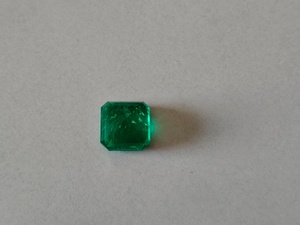 Nouvel Arrivage 2026 Pierre Précieuse Libre Polie Émeraude Verte Cœur de Forêt Foncé de Créateur, Taille Octogonale, pour la Fabrication de Bijoux Fins - Product Image 1
