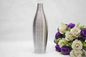 Jarrón de Metal Contemporáneo para Decoración, con Acabado Artesanal Portátil que Realza la Presentación del Hogar y el Uso Diario - Product Image 3