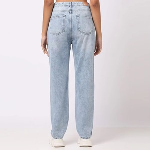 Jeans en denim classiques pour femmes avec un look raffiné et un tissu extensible confortable - Product Image 4