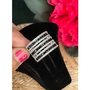 Anillo de cóctel geométrico para mujer, chapado en rodio, aleación con circonita cúbica, corte esmeralda, engaste de canal, joyería glamurosa para fiesta - Product Image 1