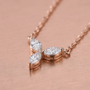 จี้เพชรรูปดอกโคลเวอร์ทองคำชมพู 14K ดีไซน์หรูหรา ประดับเพชรแบบกลุ่ม สร้อยคอจี้สวยงาม เหมาะสำหรับผู้หญิง เป็นของขวัญงานแต่งงาน - Product Image 2