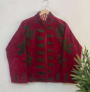 Chaqueta de terciopelo Suzani de estilo bohemio para el invierno, diseñada para ocasiones festivas – Abrigo con bordado de hilo grueso. - Product Image 1