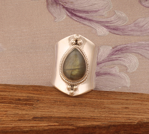Anillo de Plata de Ley 925 Vintage con Labradorita Natural de Corte Pera, Elegante Anillo con Destello Azul en Forma de Pera, de Alta Calidad - Product Image 2