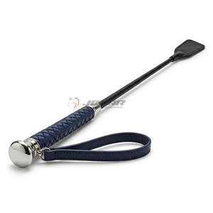 Fusta de entrenamiento para caballos con construcción de calidad, manejo cómodo y diseño ligero para escuelas de equitación y ecuestres. - Product Image 1
