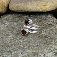Bague ajustable en argent sterling 925 faite à la main avec grenat ovale, double pierre sertie clos, certifiée IGI, pierre précieuse rouge, bague ouverte