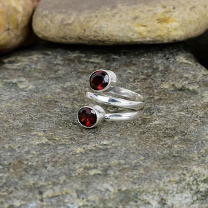 Bague en laiton triple tour avec pierres serties en clos de coupe ovale certifiées IGI pour mariage et soirée - Product Image 3