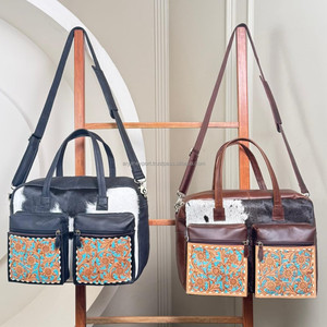 Nouveau 2025 personnalisé usine sac à langer en cuir repoussé à la main pour femmes à la mode pour maman sacs avec rangement Portable - Product Image 4